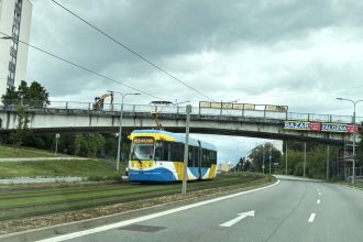 Cakali styri roky na peniaze od statu