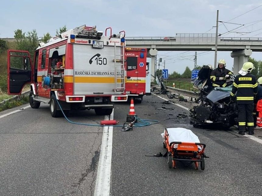 Doprava obmedzena pri Trencine kvoli nehode