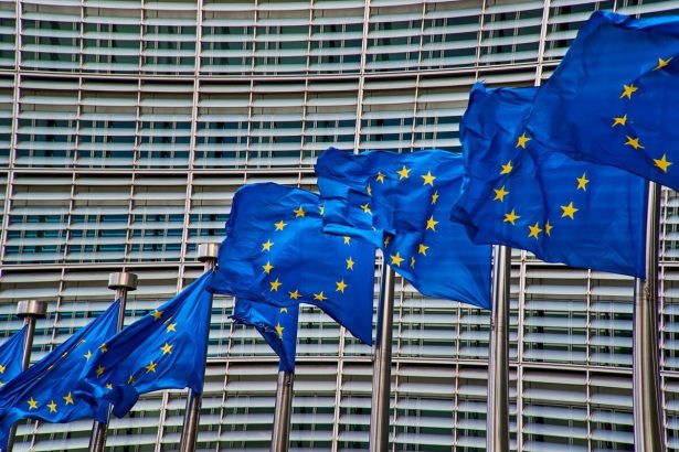 EU pripravuje odvetne opatrenia voci USA ak nedojde k dohode