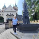 Grofovi sluzil asistoval aj pri pohrebe