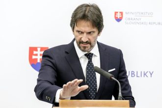 Kalinak obhajoval nakup hernch konzol pre vojakov