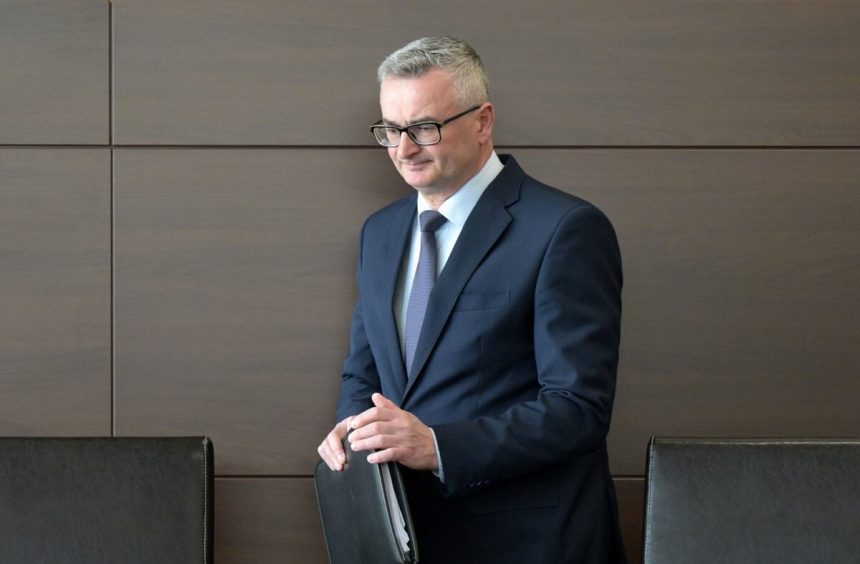 Na Ustavnom sude chyba sudca Fiacan zvazuje vystupenie