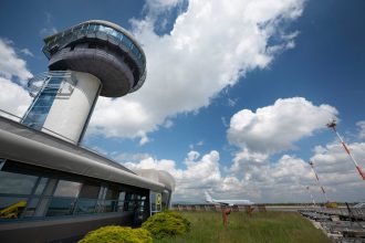 Na letisku v Rusku zadrzali zenu s nelegalnou zbranou