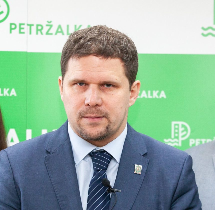 Petrzalsky starosta pred odchodom podpisal podozrivu zmluvu