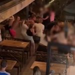 Policia obvinila tri osoby za bitku v bufete Drazdiak