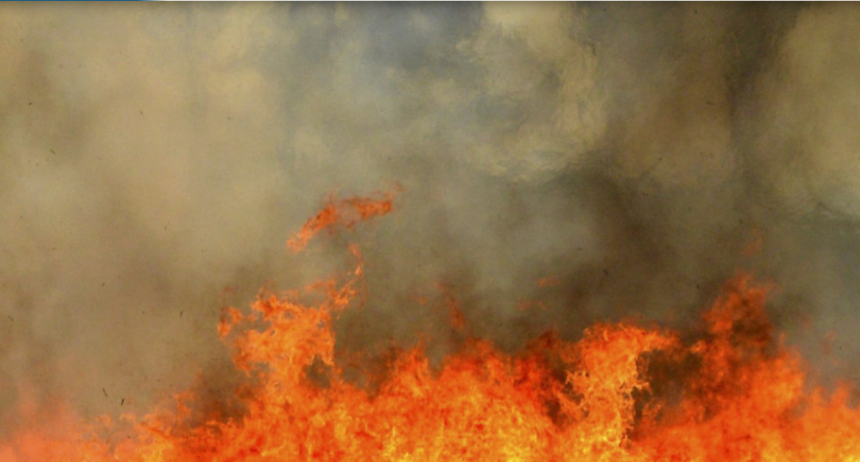 Pozar zachvatil baliky slamy hasici zasahuju