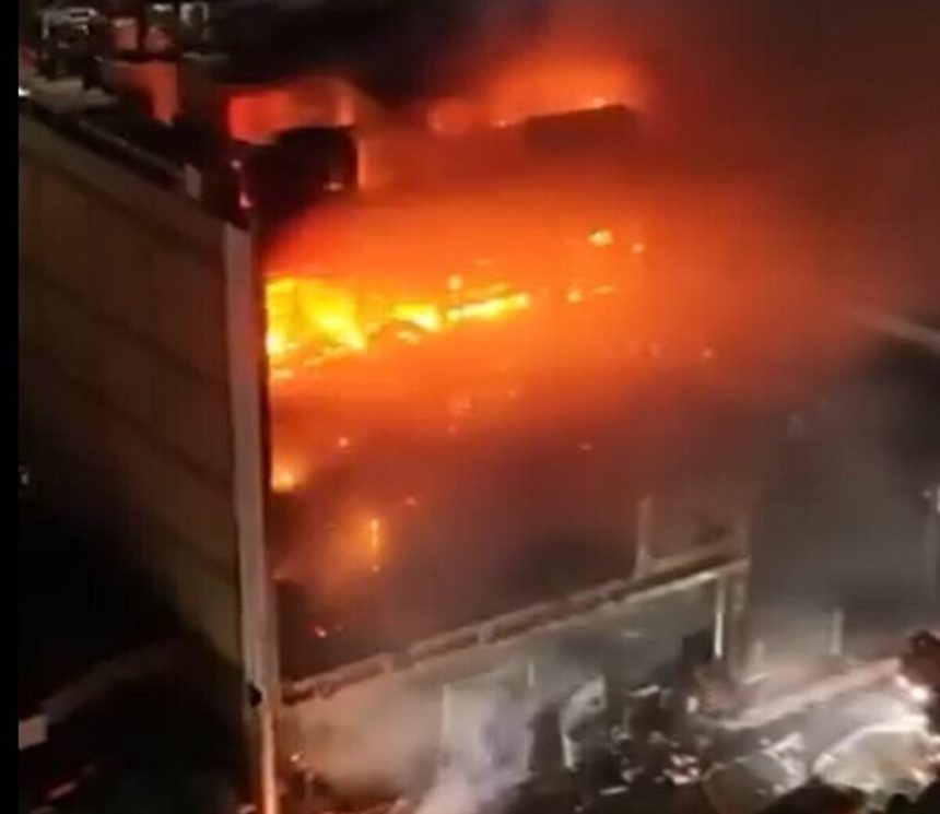 Poziar nakupneho centra v Iraku si vyziadal 50 obeti