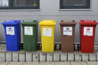 Pri triedeni odpadu su najzodpovednejsi seniori