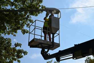Prve LED svietidla svietia na Ladovni pesia zona pride na rad