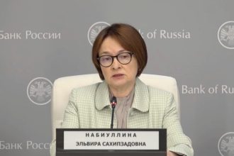 Ruska ekonomika spomaluje centralna banka znizila uroky