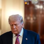 Tisice stran a Obama v putach Trump odputava pozornost od pripadu Epstein