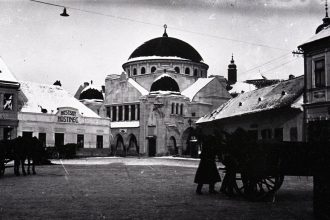 Turci trhy aj Tiso Sturovo namestie v Trencine zazilo scenu ako z filmu 300