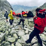 Turista si padom zranil nohu evakuovali ho vrtulnikom