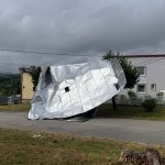 V meste strhlo strechy na desiatich domoch