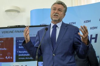 Vlada iba sermuje danami a ceny potravin rastu tvrdi KDH