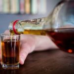 Vydavky Slovakov na alkohol a tabak stupli nad 60 eur mesacne