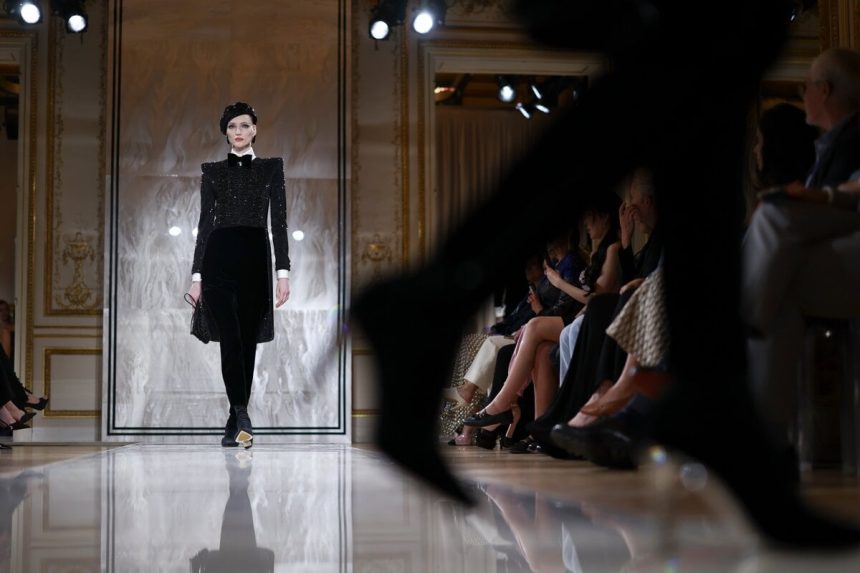 Armani dostal pokutu za zavadzajuce tvrdenia o zodpovednosti