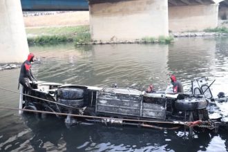 Autobus v Alziri spadol z mosta do rieky 18 mrtvych