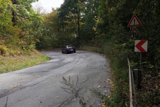 Esicko na ceste k zoo je v havarijnom stave