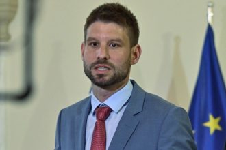 Fico prekryva skandal so zachrankami ovplyvnovanim volieb tvrdi Simecka