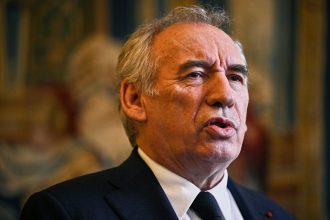 Francuzsky premier poziada parlament o doveru vlade