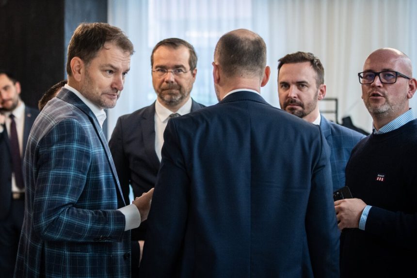 Hnutie Slovensko kritizuje tendr na zachranky Saska vyzyva na odchod