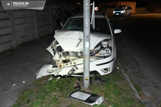 Iba 18 rocny mladik nafukal po nehode dve promile