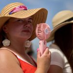 Juh cakaju popoludni horucavy teplota az 35C