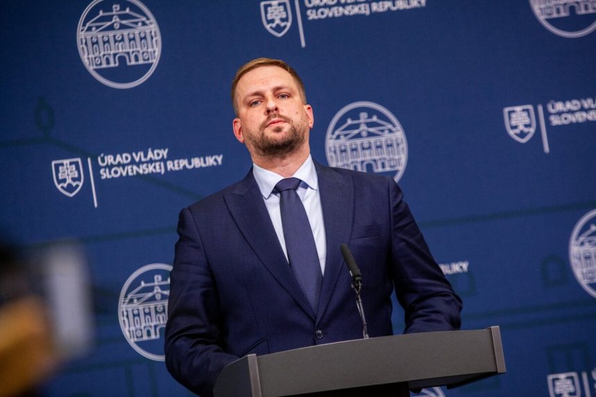 Minister Sasko nariadil audity odmieta obohacovanie chorym