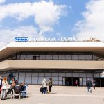 Muz napadol policajta v Bratislave pred stanicou