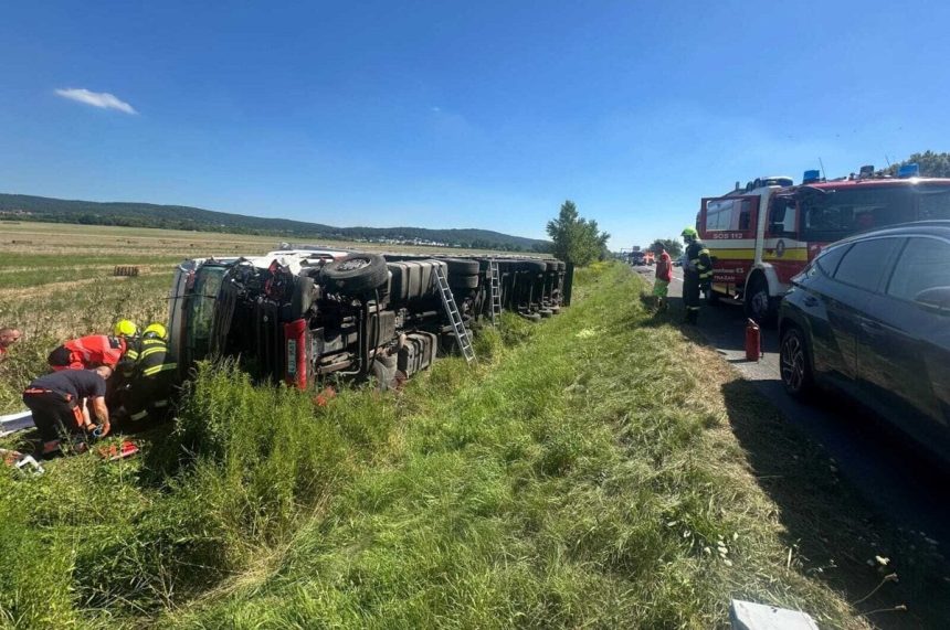 Na D2 z Bratislavy do Stupavy zrazili dva kamiony