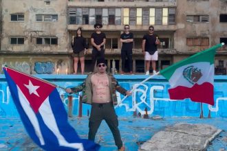 Namiesto samopalu luxus a pivo Vnuk Fidela Castra ukazuje bohatstvo na sietach rodina skripe zubami