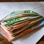 Od troch seniorov vylakali vyse 30 tisic eur Podvodnici zvacsa volaju na pevnu linku