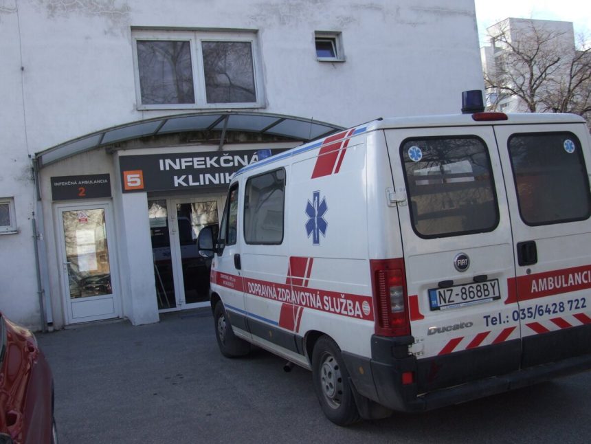Pacientov so zltackou vozia do Nitry