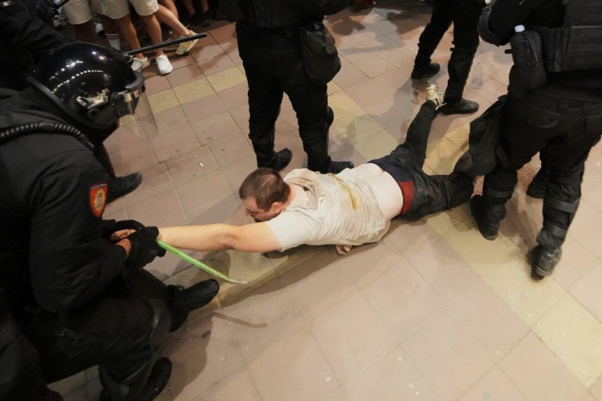 Pocas protestov v Srbsku doslo k potyckam