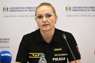 Policajna prezidentka Maskarova skolabovala na tlacovke
