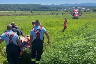 Pri Prievidzi sa zrazilo auto s motocyklistom