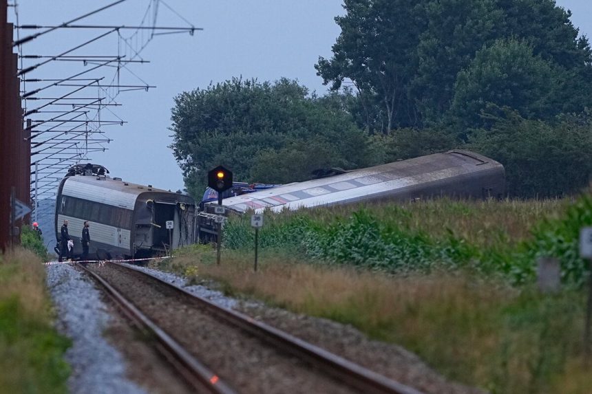 Pri zrazke vlaku s traktorkom v Dansku zahynul clovek