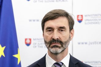 Rezort zahranicia na rokovani ministrov potvrdil mierove stanovisko