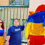 Rusko vyhralo vyhlasil Orban Aktivisti v Prahe obliali plot madarskeho velvyslanectva cervenou farbou