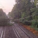 Silna burka na zapade Slovenska zastavila dopravu