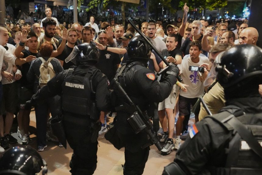 Studenti obvinuju Srbov zo snahy o vojnu