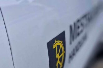 V Handlovej zautocil mladik na policajta