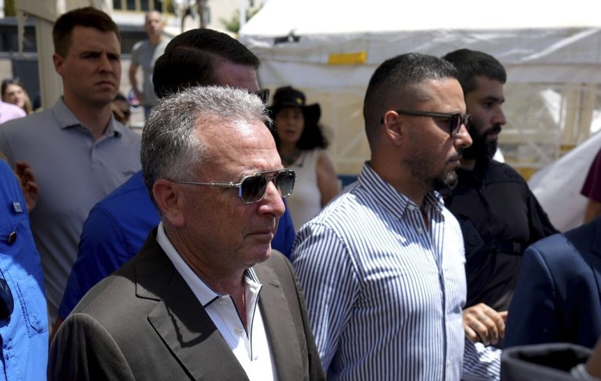 V Tel Avive protestuju rodiny rukojemnikov americky vyslanec ich vypocul