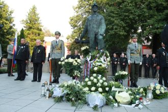 V den obeti banskych nestasti Handlovcania spominaju na obete tragedie