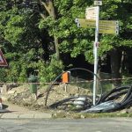 V obci Strba odstrania kablovu pavucinu