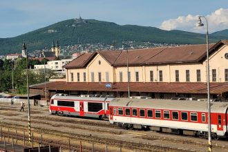 Vlak z Nitry do hlavneho mesta ide dlhsie