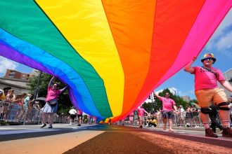 Vo svete od roku 2021 klesla podpora LGBT tem