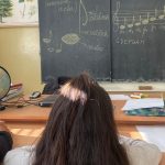 Jeden clovek figuruje v siestich sukromnych skolach