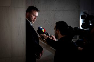 Ked ortoped vysetruje vakciny a premier sa tvari ze je to v poriadku